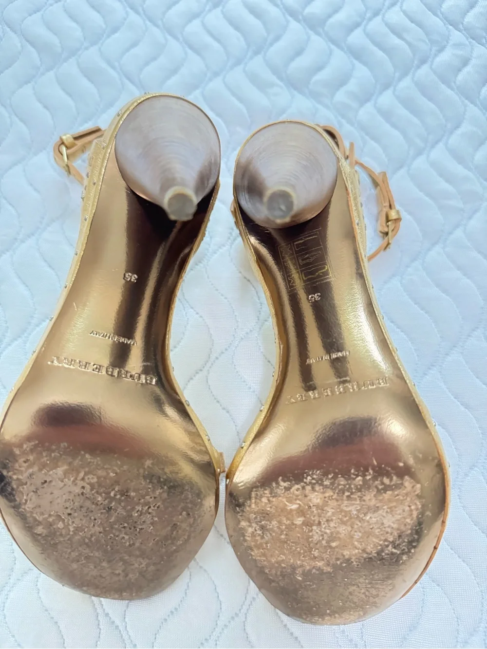 Burberry Hans 110 Runway Gold Leather T-Strap Sandals Heels EU 35